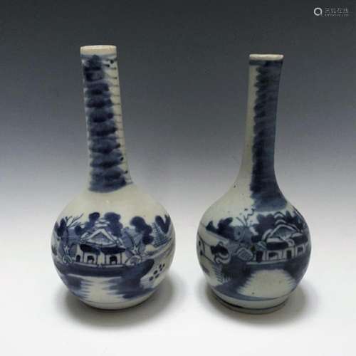 A PAIR CHINESE ANTIQUE BLUE AND WHITE PORCELAIN VASES