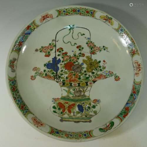 FAMILLE VERTE CHARGER W/ FLOWER BASKET. 16 INCHES IN DIAMETER. KANGXI MARK.