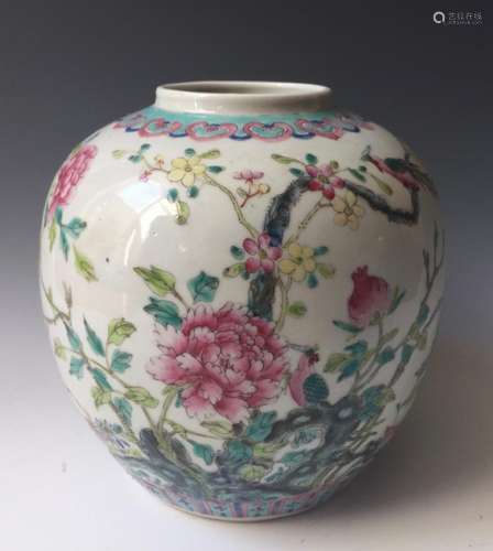 CHINESE ANTIQUE FAMILLE ROSE PORCELAIN JAR