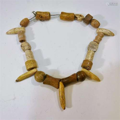 ANTIQUE CHINESE CHICKEN BONE JADE NECKLACE