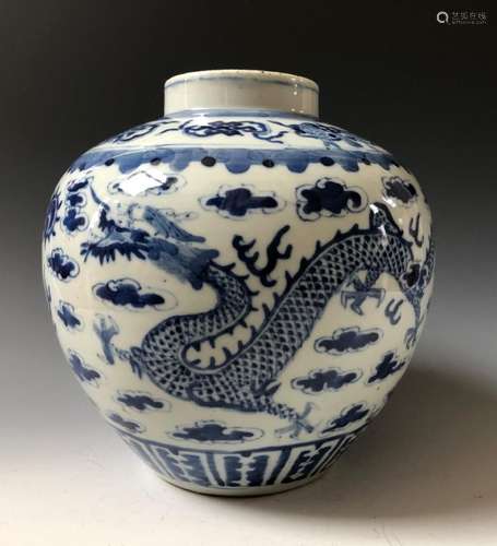 A FINE CHINESE ANTIQUE BLUE AND WHITE PORCELAIN JAR. 19C