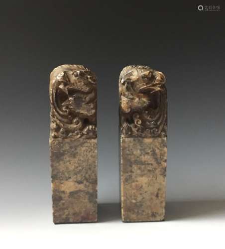 A PAIR OF ANTIQUE CARVED SOAPSTONE DRAGAN SEAL