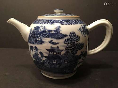 ANTIQUE Chinese Large Blue and White Teapot, late 18th Century. 7