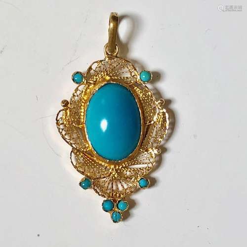 18K YELLOW GOLD TURQUOISE PENDANT.