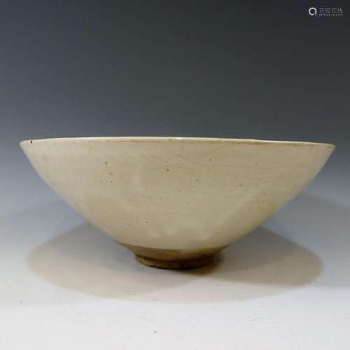 CHINESE ANTIQUE SONG DYNASTY WHITE PORCELAIN BOWL