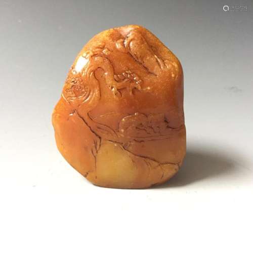 A CARVED TIANHUANG STONE SEAL