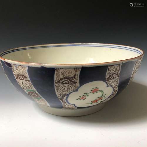 A JAPANESE PORCELAIN BOWL.