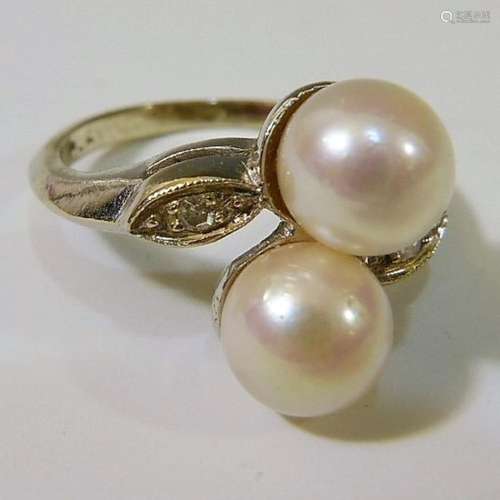 14K WHITE GOLD PEARLS RING