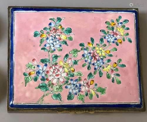 A CHINESE ANTIQUE CIGARETTE ENAMEL BOX