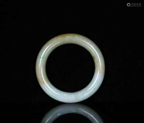 A OLD JADEITE CARVED ROUND BANGLE