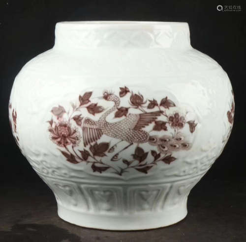 A WHITE GLAZE AND RED PHOENIX PATTERN JAR