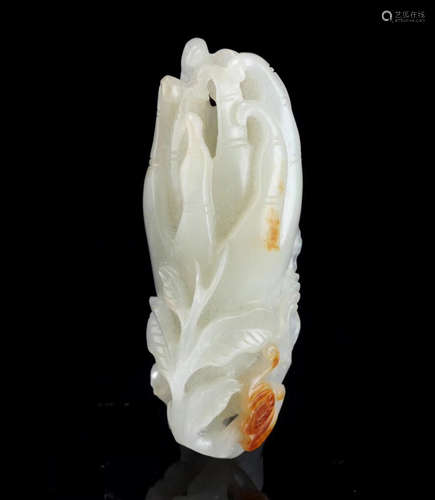 A HETIAN JADE BUDDHA HAND SHAPED PENDANT