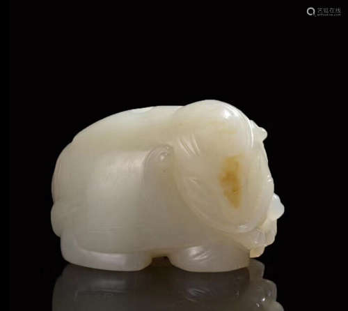 A HETIAN JADE ELEPHANT SHAPED PENDANT