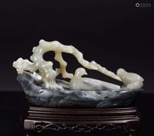 A HETIAN JADE BIRD ORNAMENT