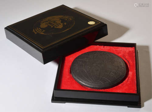 1915年美国旧金山巴拿马世博会金质奖获得者--胡开文制“地球墨”一件（附外盒）