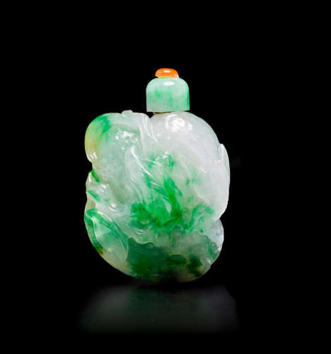 Late 19th/20th century A jadeite 'lychee' snuff bottle