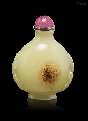 1730-1850 A fine yellow jade 'chilong' snuff bottle