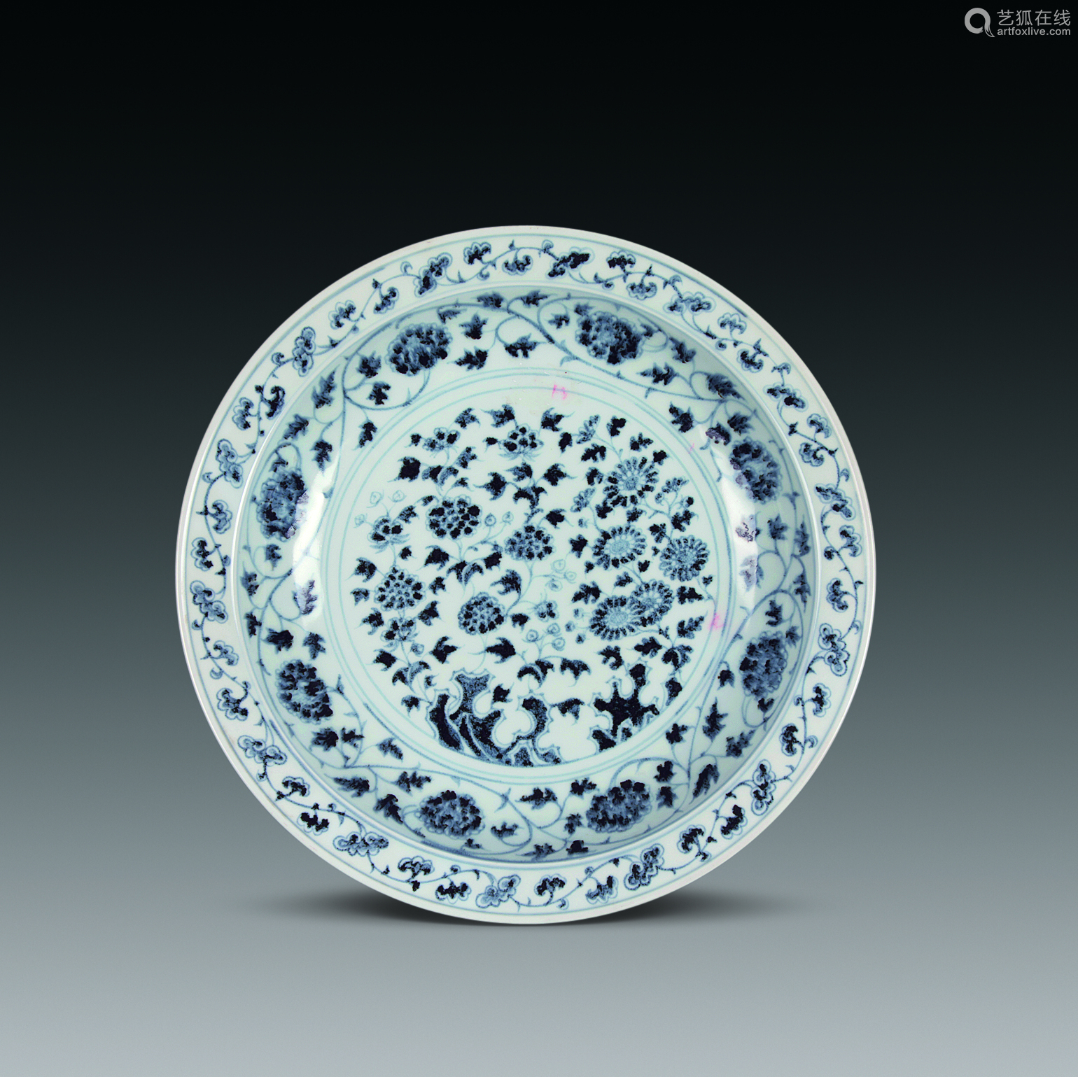 青花缠枝菊花纹盘