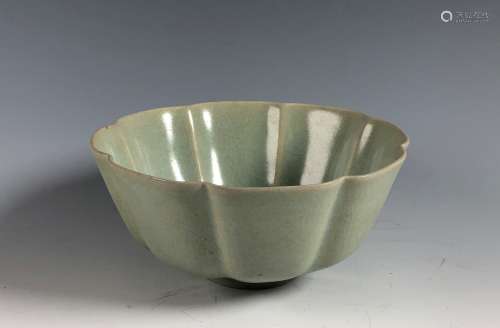 Longquan Celadon Foliate Bowl