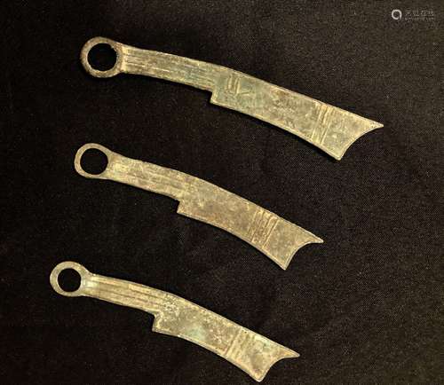 Archaistic Bronze Knifes