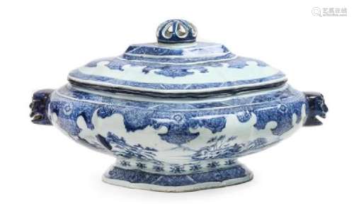 A Chinese Export Blue and White Porcelain Soup Tureen