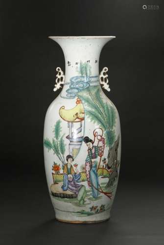 Large Famille Rose 'Ladies' Vase