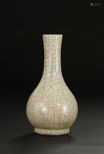 Crackle Glazed Ko Ware Pear-Shaped Vase