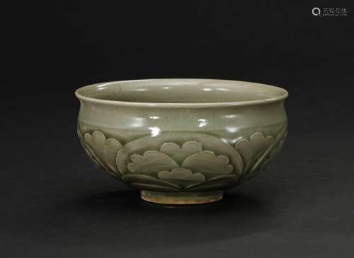 Carved Yaozhou Celadon 'Peony' Bowl