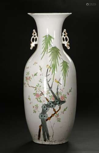 Large Famille Rose 'Flowers and Birds' Vase