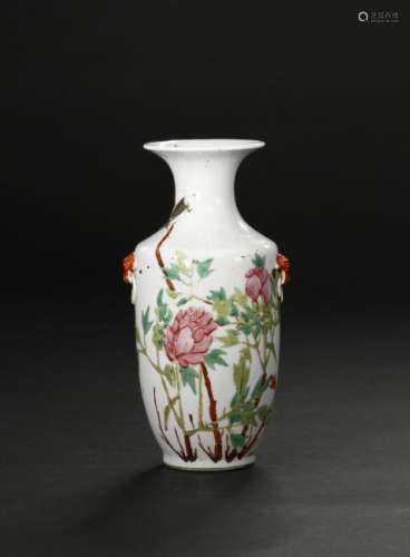 Famille Rose 'Flower' Vase