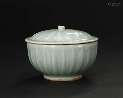 Lungchuan Celadon 'Lotus' Bowl with Cover