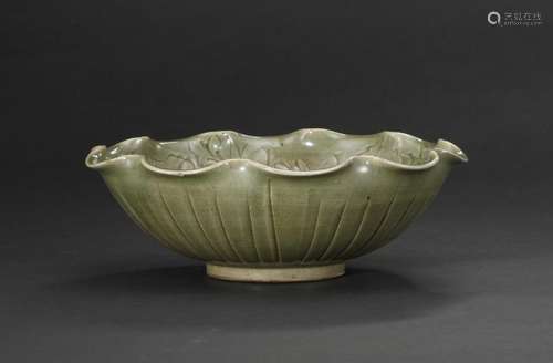 Large Carved Yaozhou Celadon 'Floral' Bowl