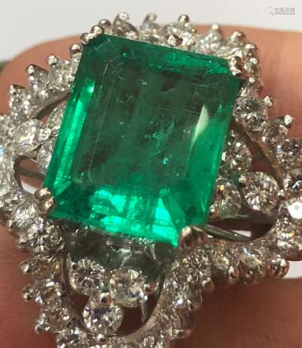 18k WG Emerald Ring With Diams
