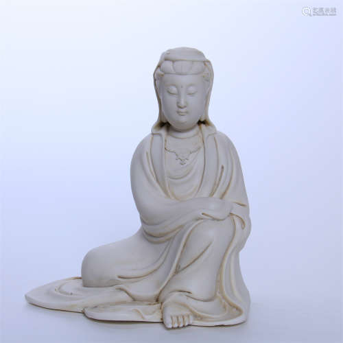 CHINESE PORCELAIN BLAND DE CHINE WHITE GLAZE SEATED GUANYIN