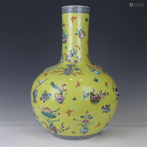 CHINESE PORCELAIN FAMILLE ROSE TIANQIU VASE