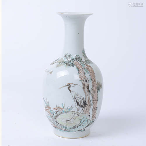 CHINESE PORCELAIN FAMILLE ROSE CRANE UNDER PINE VASE