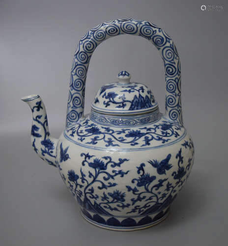 CHINESE PORCELAIN BLUE AND WHITE BIRD AND FLOWER LONG HANDLE TEA POT