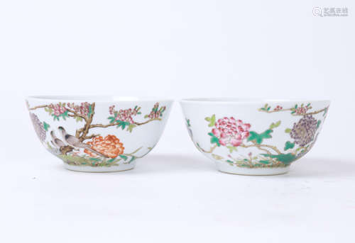 PAIR OF CHINESE PORCELAIN FAMILLE ROSE BIRD AND FLOWER BOWLS