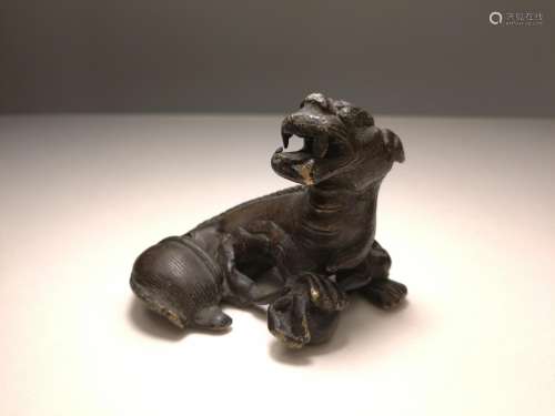 Ming or Qing Dynasty Chinese Bronze Paperweight