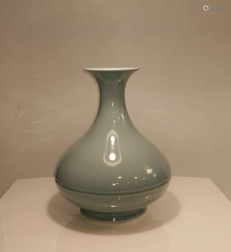 Chinese Celadon Glazed Vase DA QING YONGZHENG Mark