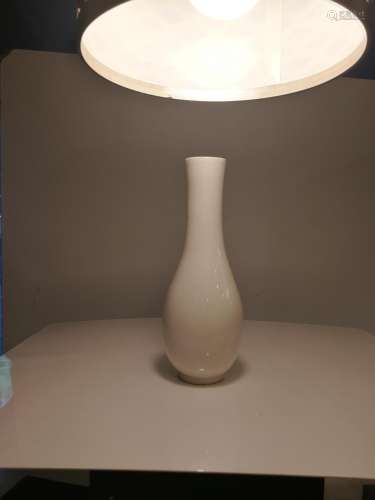 Qing Dy DEHUA White-Glazed Long Neck Vase