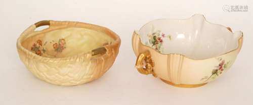 An early 20th Century Royal Worcester blush ivory shape 1435 bowl decorated to the interior and exterior with sprays of ferns and thistles