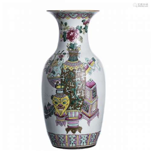 Chinese porcelain 'precious objects' vase