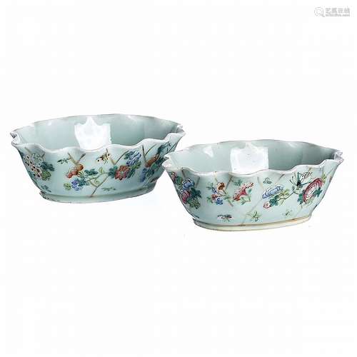 Pair of 'insects' bowls in celadon porcelain, Tongzhi