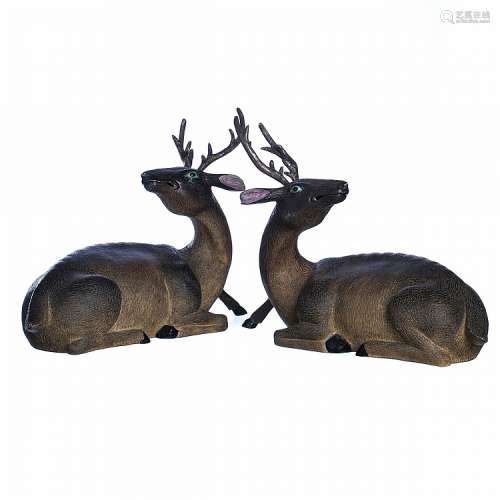 Pair of Deer sculptures in Chinese porcelain