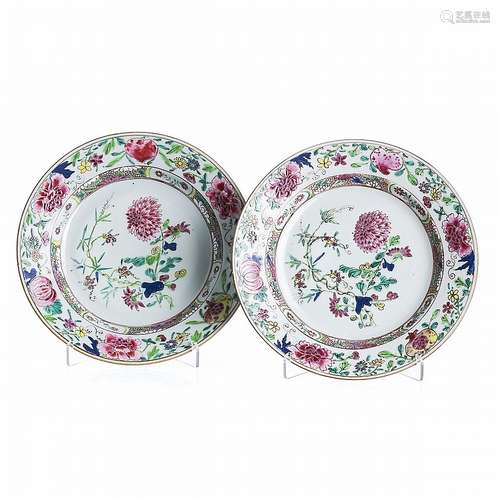 Pair of plates 'flowers' in chinese porcelain, Yongzheng