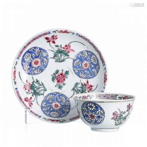 Teacup and saucer 'lotus' in porcelain, Yongzheng