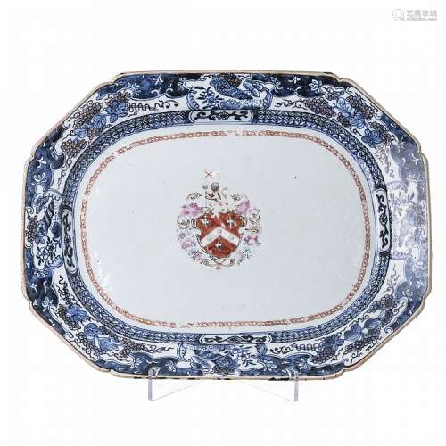 Armorial platter in Chinese export porcelain