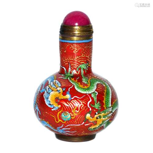 Qing, A Finely Enameled Gilt Glass Dragon Snuff Bottle 清 乾隆 料胎描金画珐琅三龙戏珠鼻烟壶