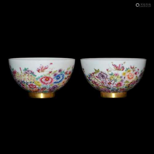 A Small Pair of Fencai Floral Bowl 粉彩花卉小碗一对